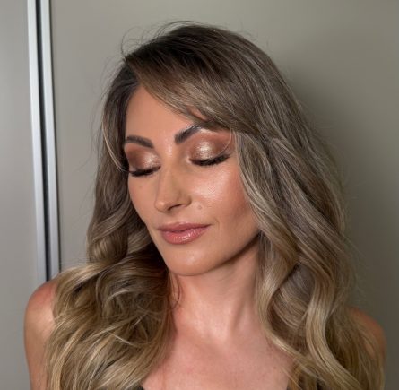 Soft Glam Make-up, glowy Skin, Beach Waves, Abendlook