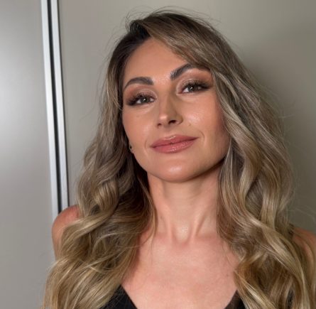 Soft Glam Make-up, glowy Skin, Beach Waves, Abendlook